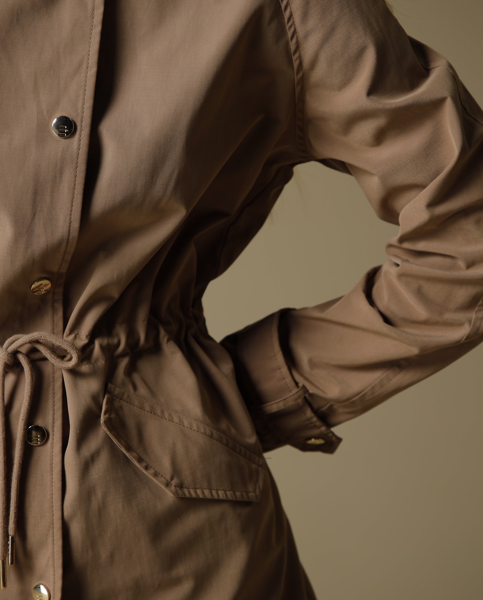 Chaqueta beige con cordón ajustable - Café 34_623H229_CAF171314_0
