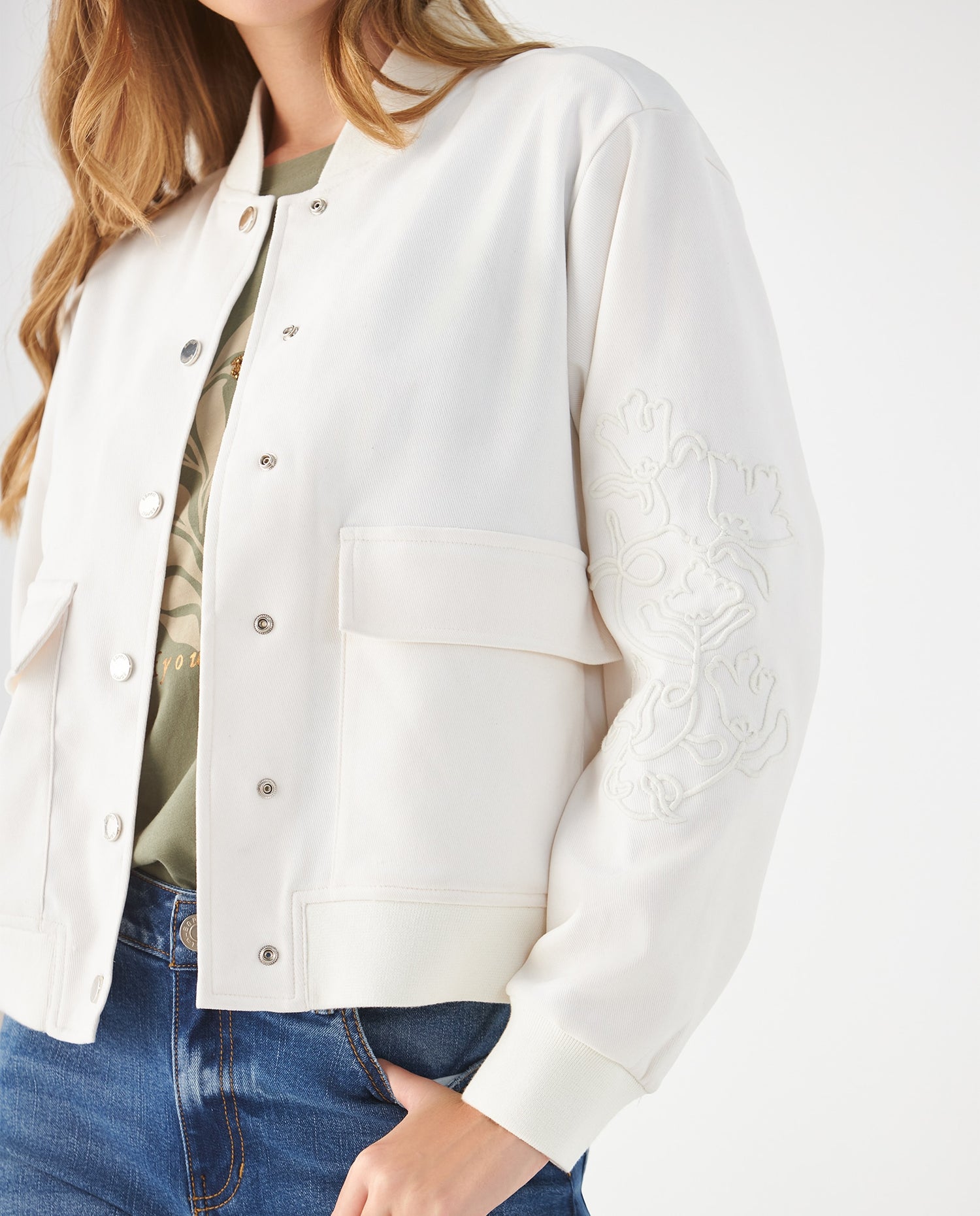 Chaqueta con bordados en manga para mujer - Crudo