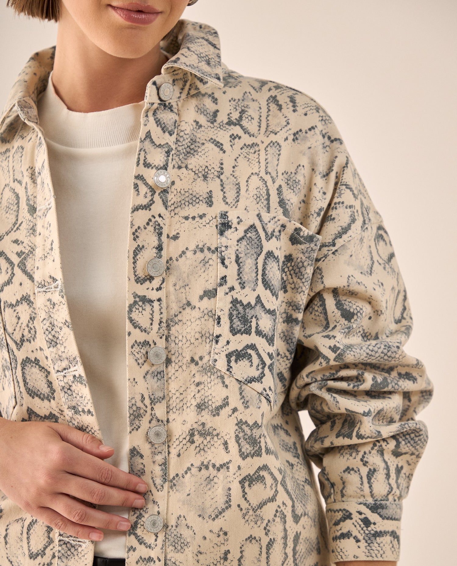 Chaqueta Estampado Serpiente Oversized - Gris