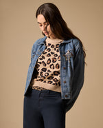 Chaqueta Denim Azul con Broche Dorado - Azul