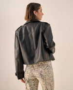 Trench Corto Negro con Cinturón Ajustable - Negro
