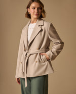 Abrigo Cruzado Beige con Cinturón Ajustable - Beige