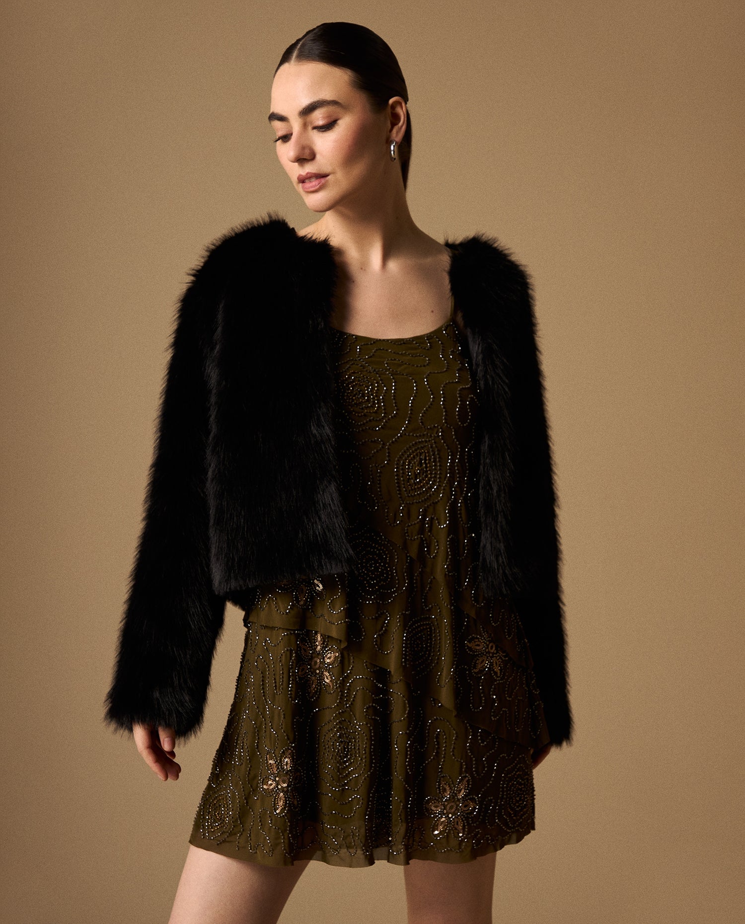 Chaqueta Negra de Pelo Sintético Premium - Negro