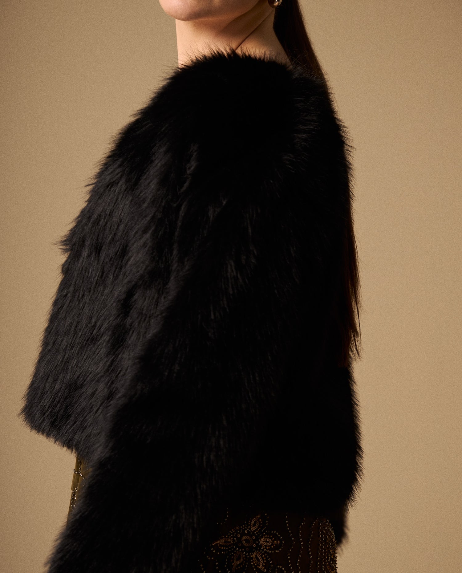 Chaqueta Negra de Pelo Sintético Premium - Negro