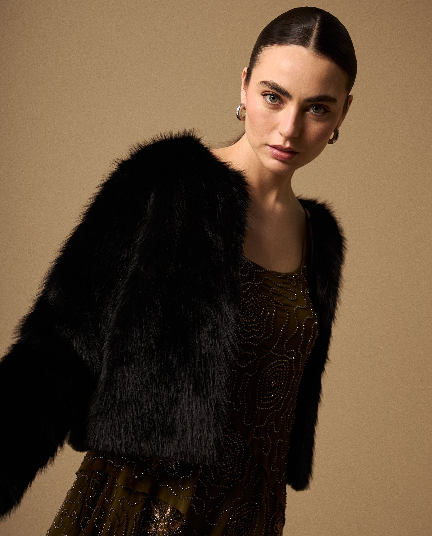 Chaqueta Negra de Pelo Sintético Premium - Negro