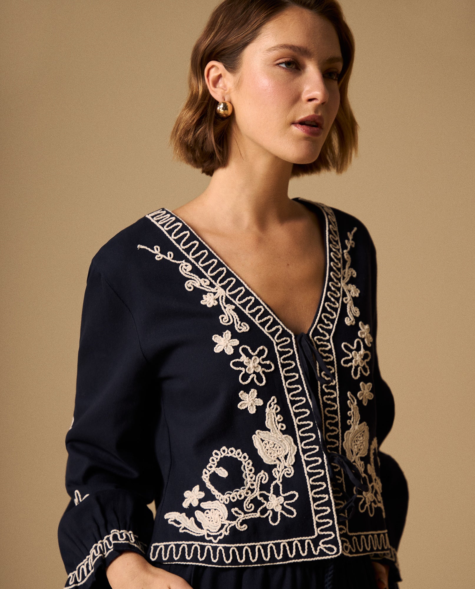 Chaqueta Azul con Bordados Artesanales - Azul 34_629G233_AZU184028_3