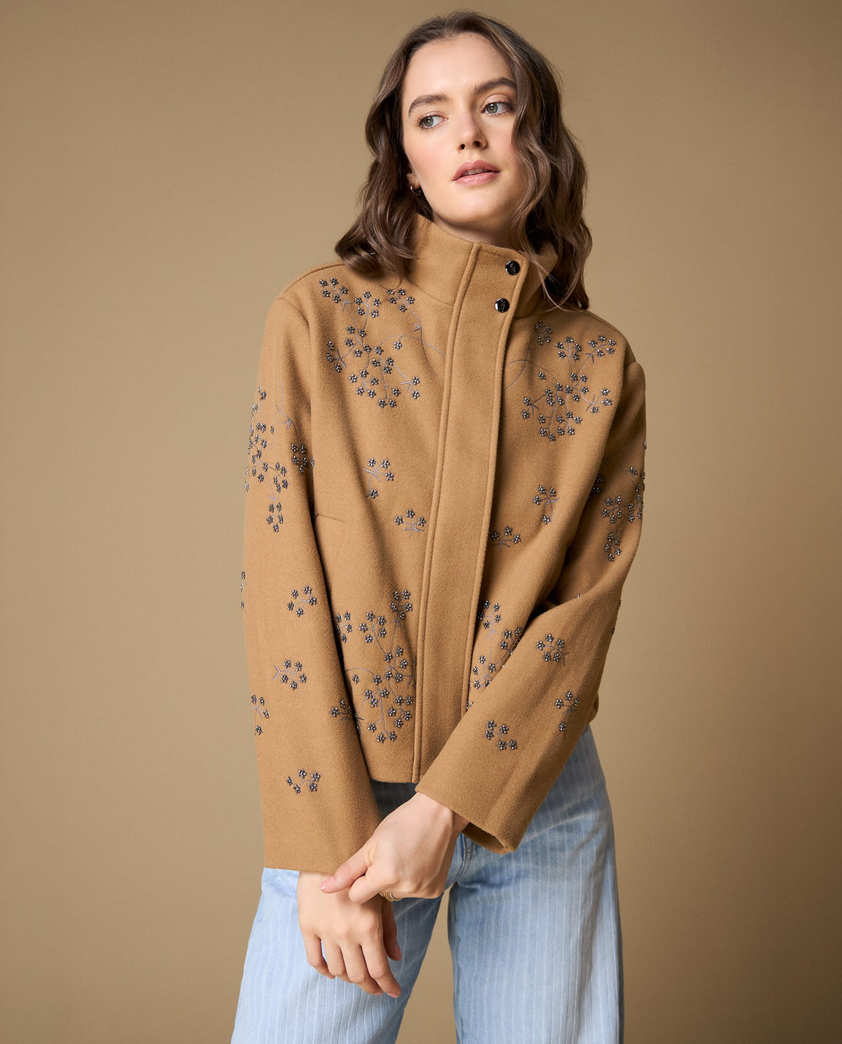 Chaqueta recta bordada manga larga - Cocoa 34_629H212_COC181020_0