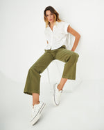 Pantalón con cortes decorativos para mujer - Verde