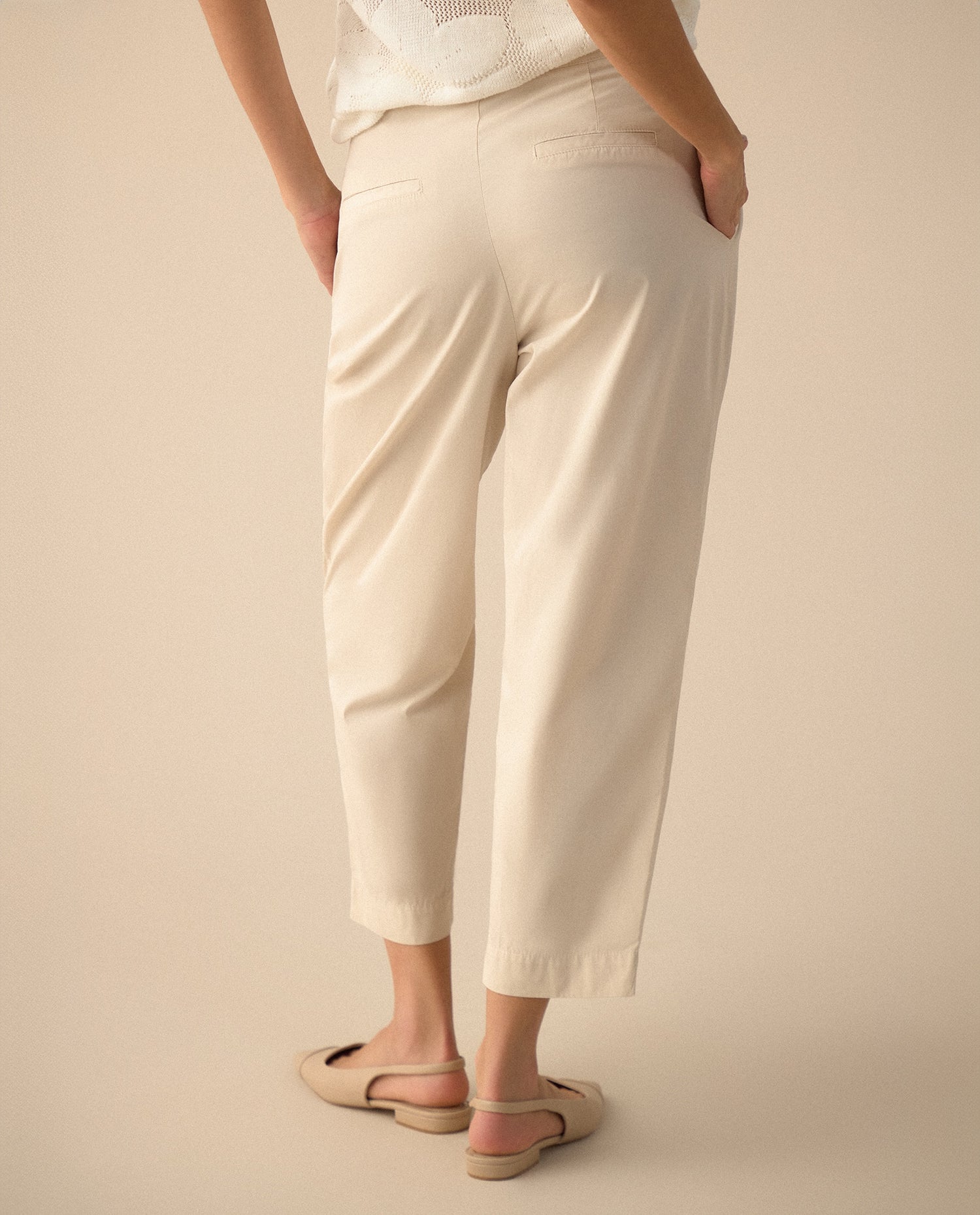 Pantalón clásico con bolsillos de ribete para mujer - Crudo
