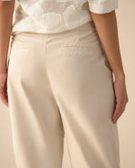 Pantalón clásico con bolsillos de ribete para mujer - Crudo