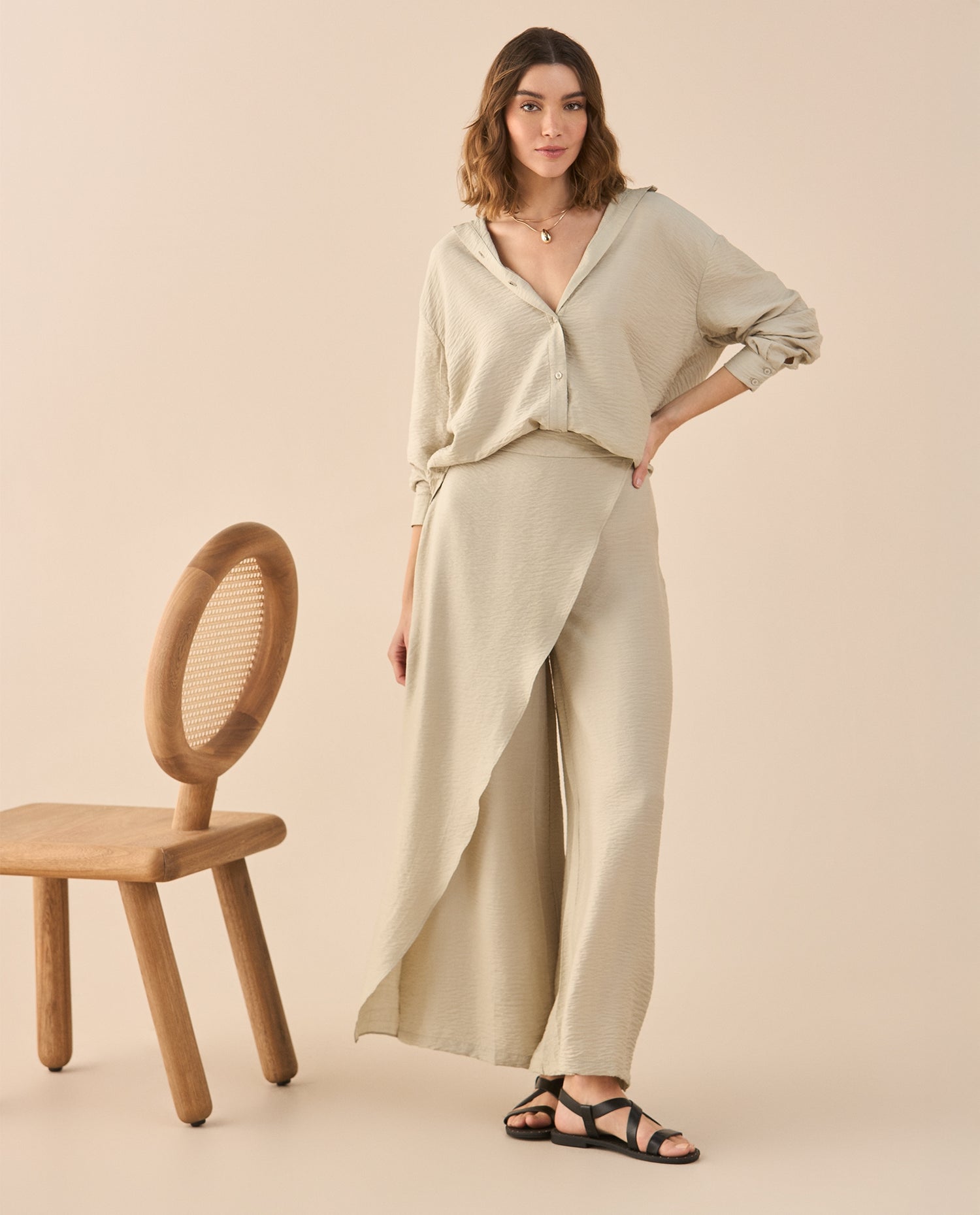 Pantalón de diseño cruzado para mujer - Beige