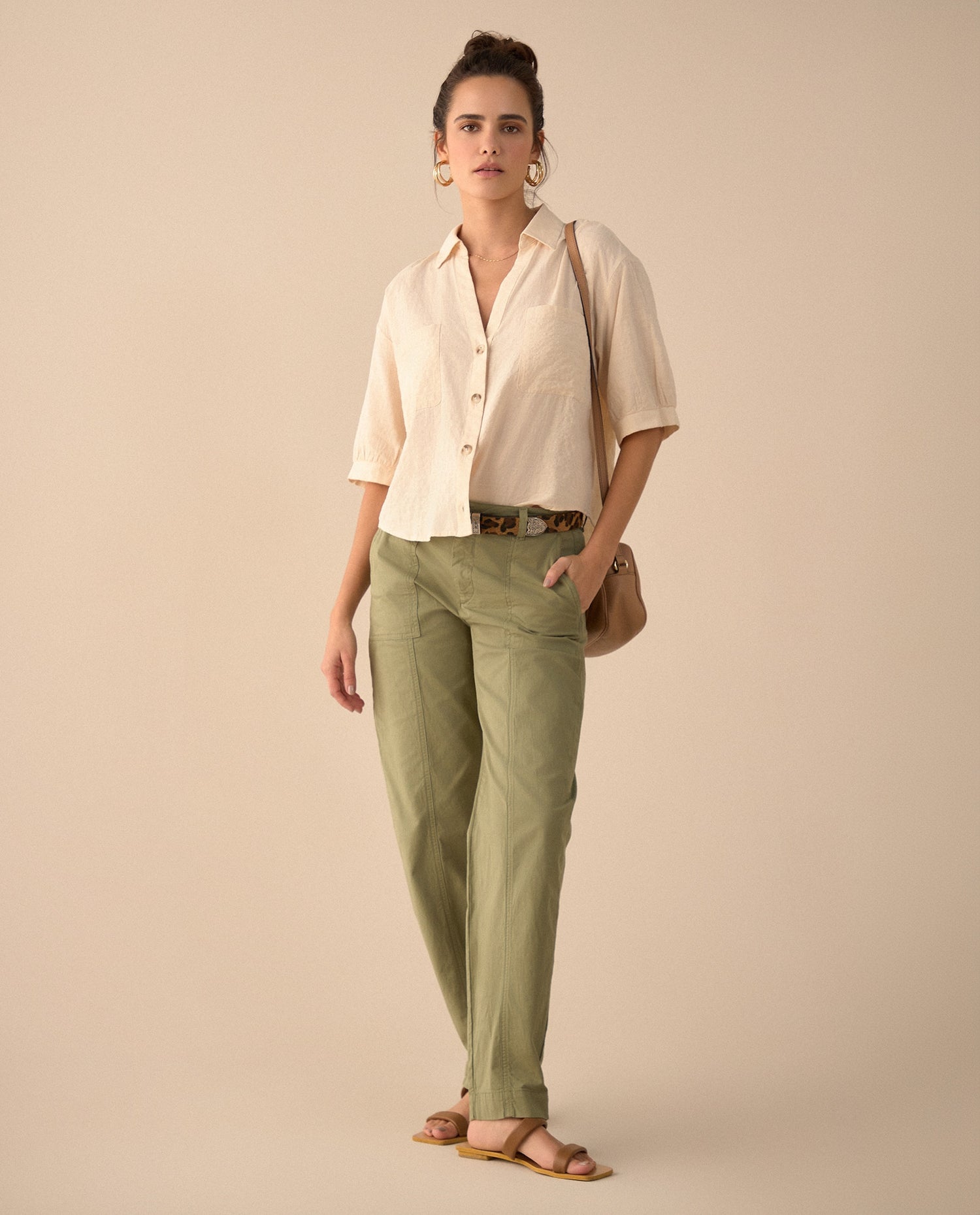 Pantalón con bolsillos de tapa para mujer - Verde