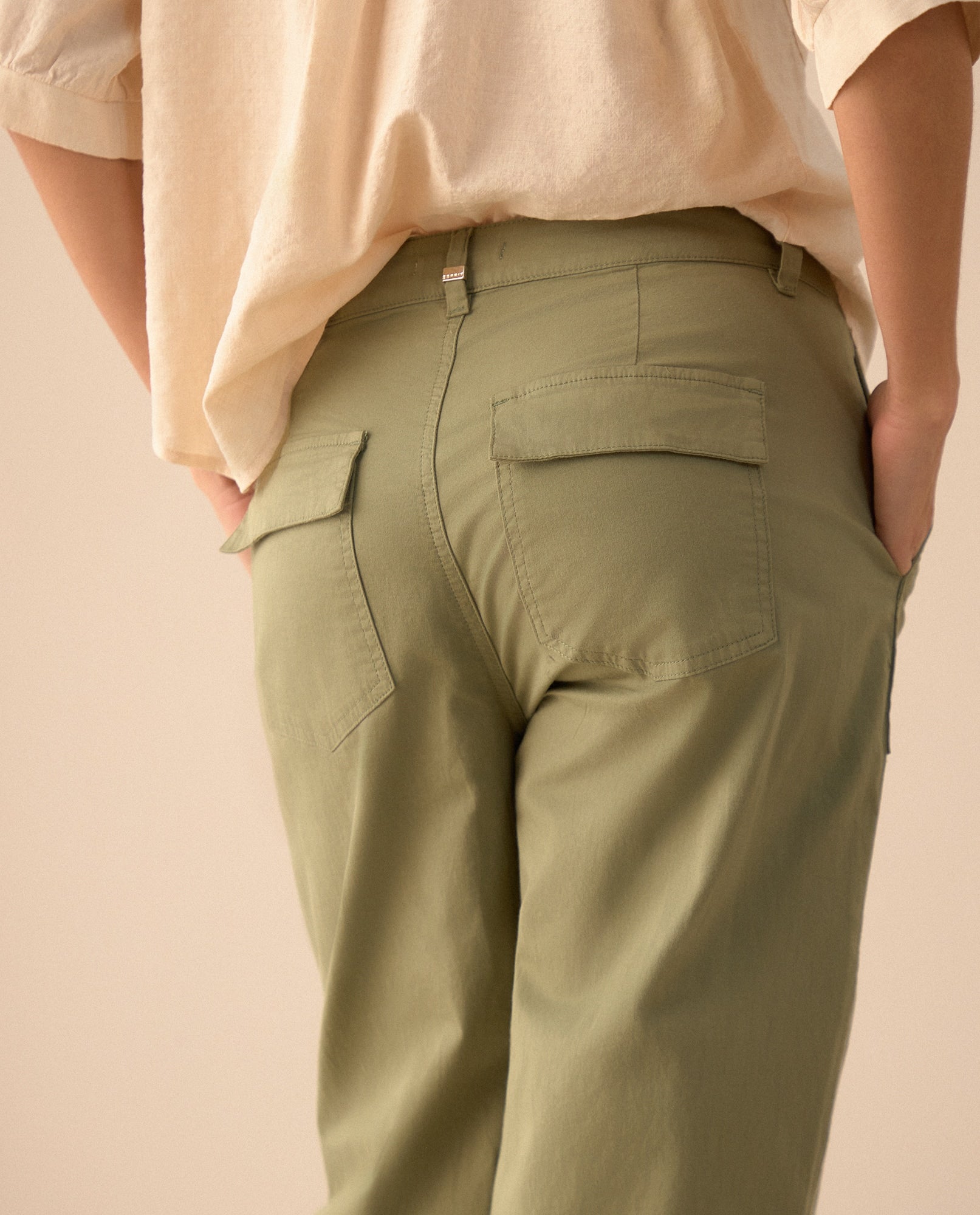 Pantalón con bolsillos de tapa para mujer - Verde 34_631G016_VER170115_6