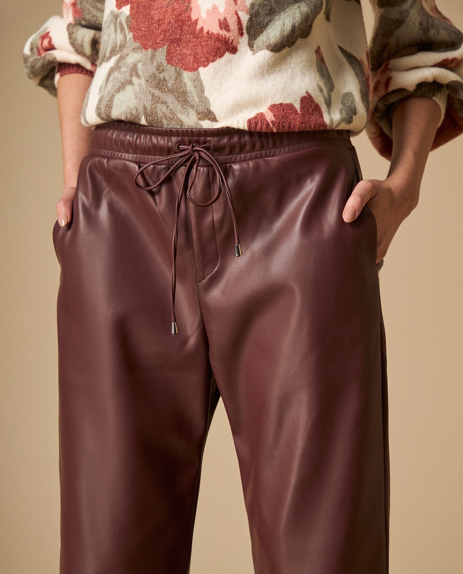 Pantalón jogger tobillero con cordón ajustable - Morado