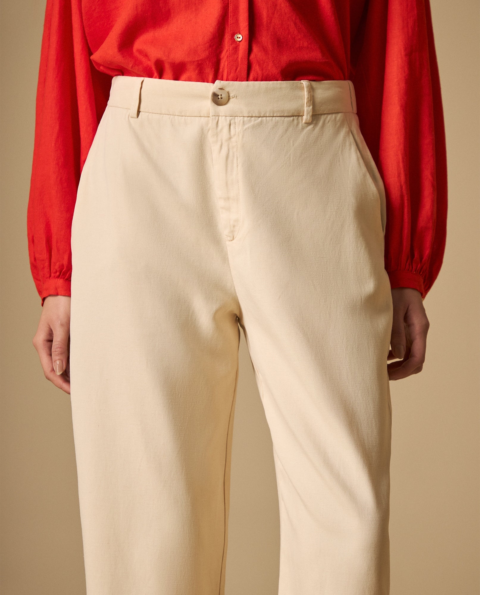 Pantalón straight con pinzas frontales - Crudo 34_631H006_CRU110602_4
