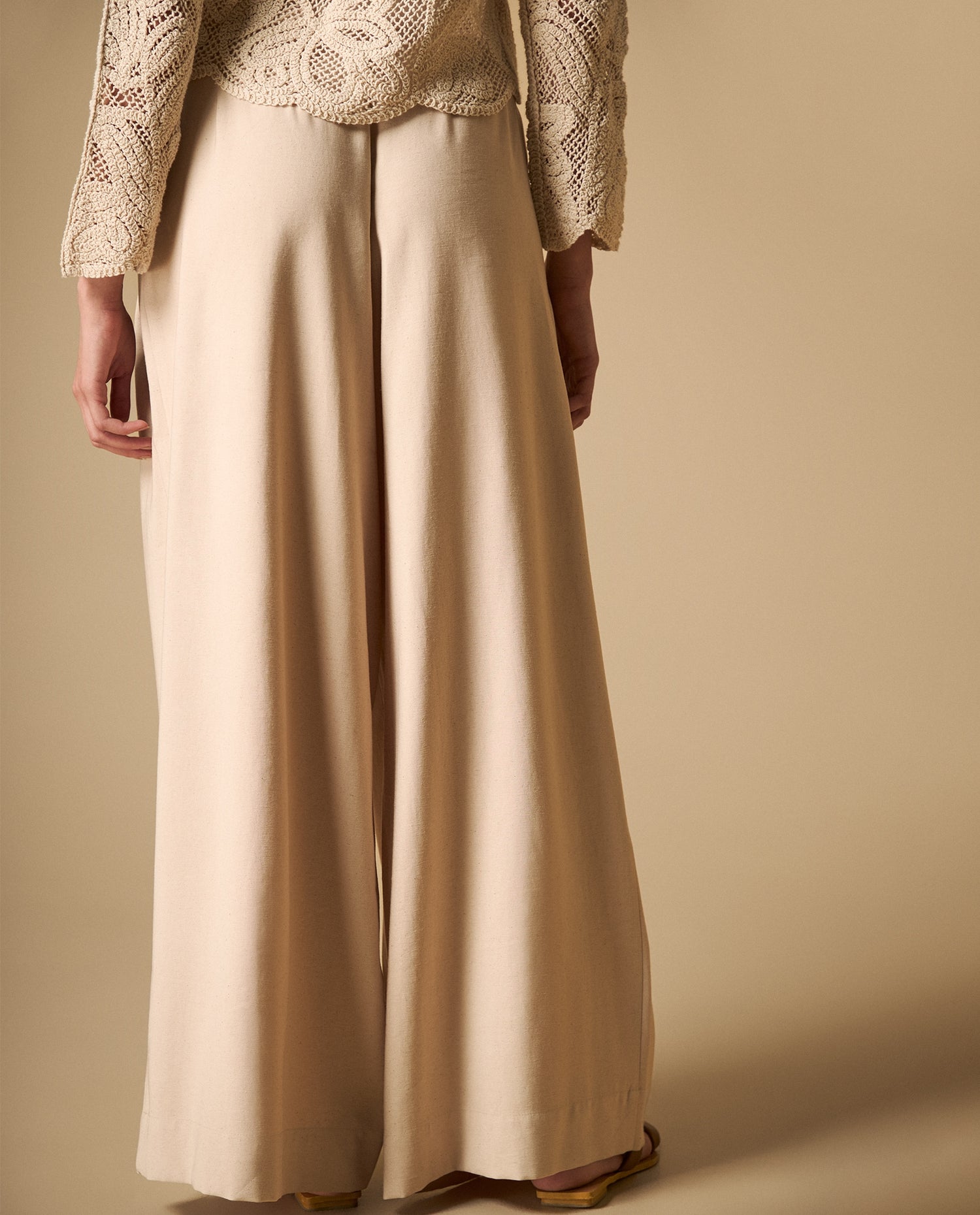 Pantalón con prenses largo tobillero - Beige