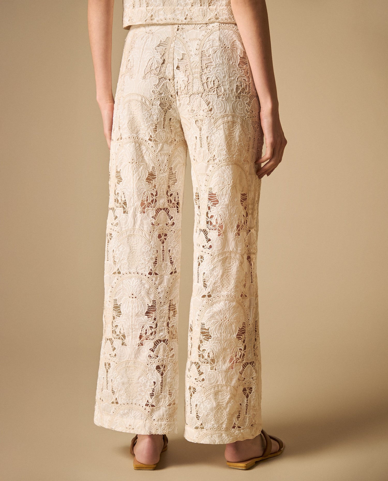 Pantalón largo de tejido con textura silueta relajada - Beige