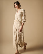 Pantalón chino crop silueta relajada - Beige