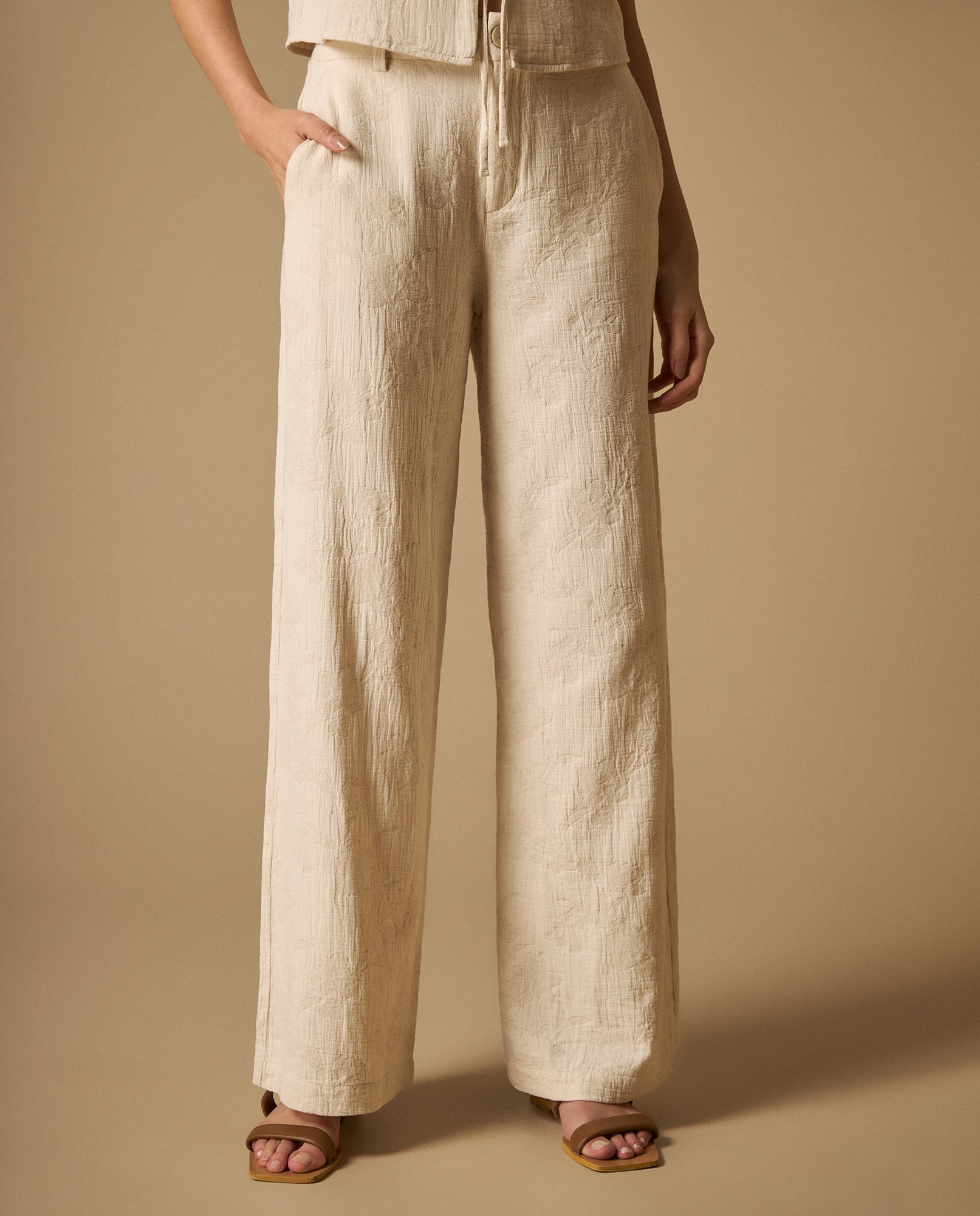 Pantalón tobillero con prenses en tejido fresco - Crudo 34_631H045_CRU110604_3
