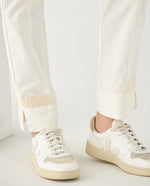 Pantalón con cortes en frente para mujer - Crudo