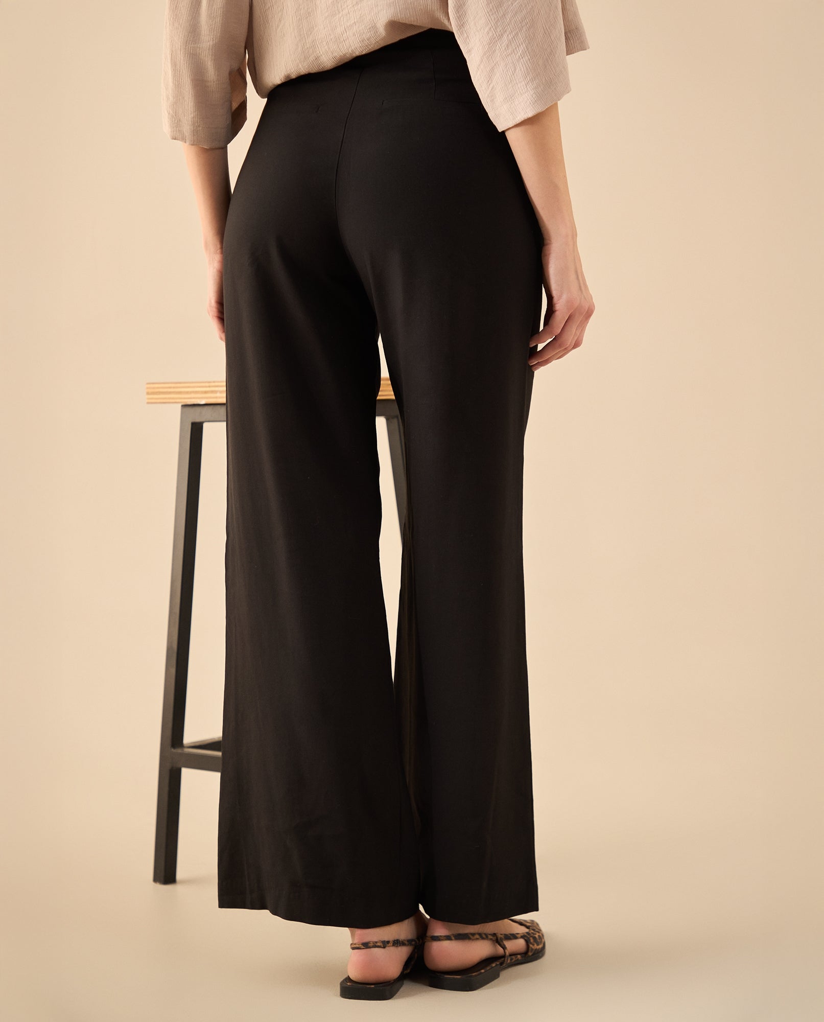 Pantalón de tono ultra oscuro para mujer - Negro 34_632G021_NEG190303_4