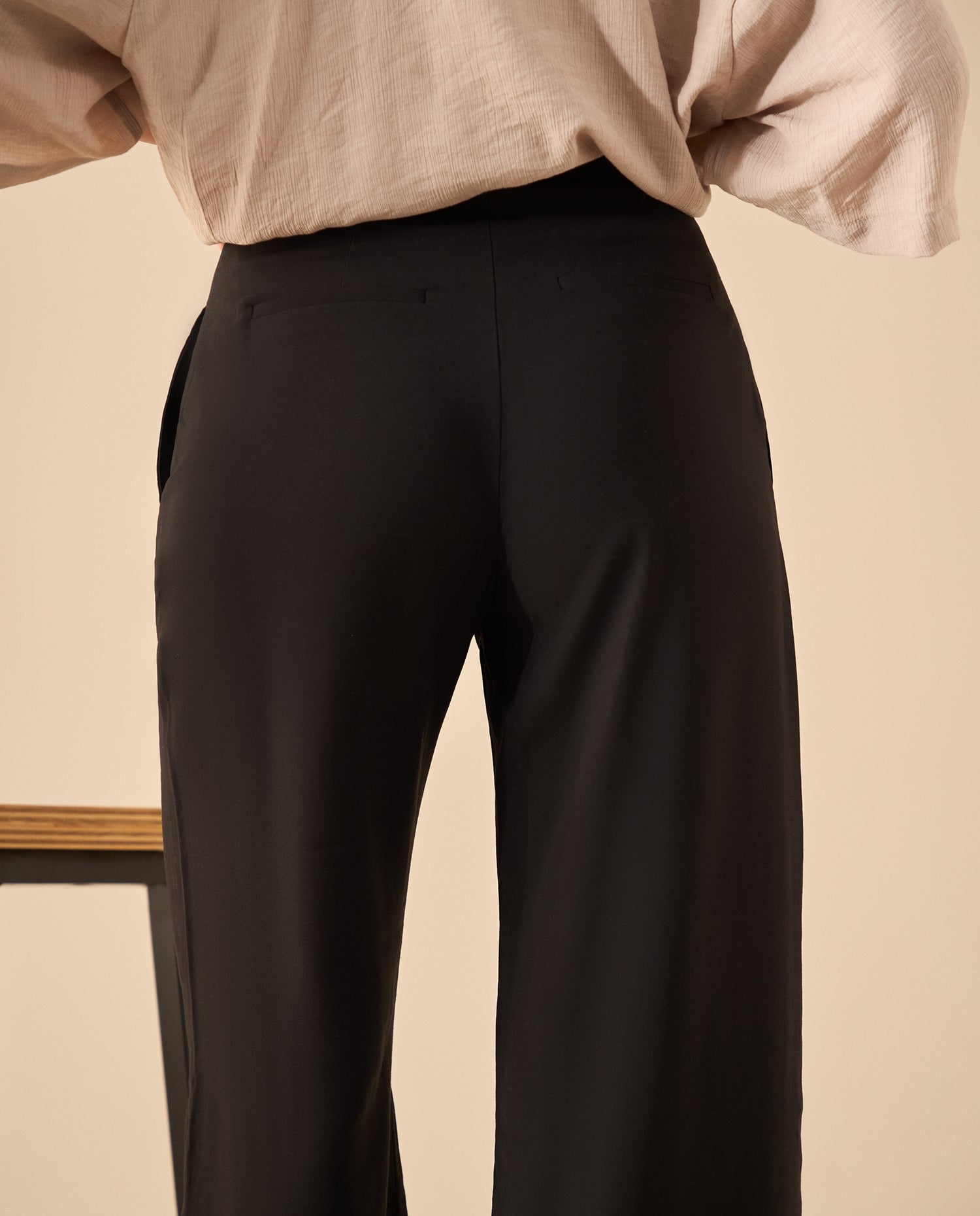 Pantalón de tono ultra oscuro para mujer - Negro