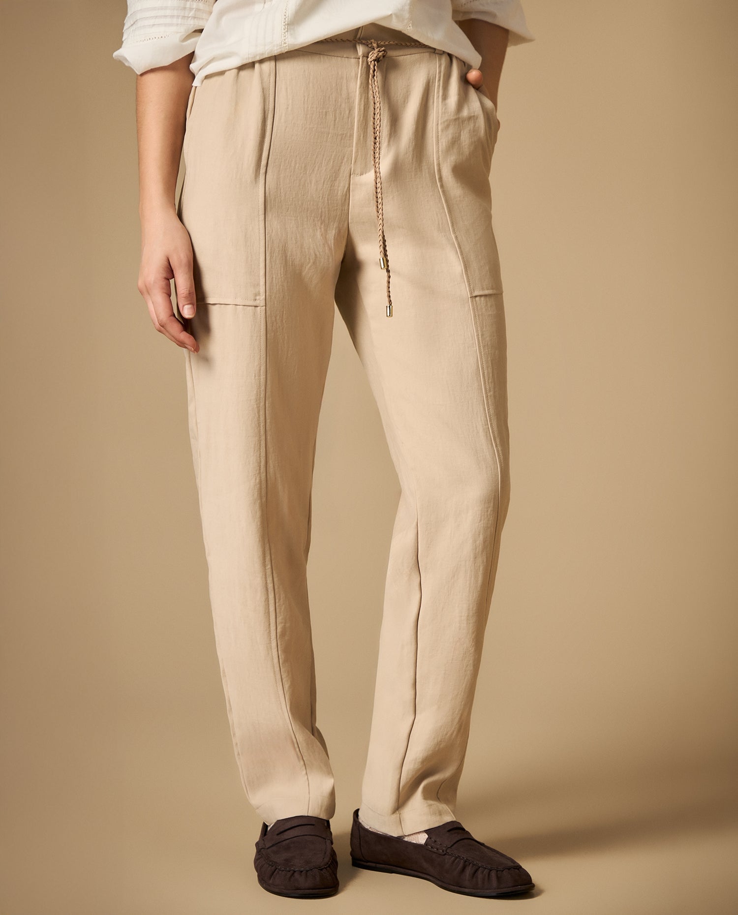 Pantalón jogger tobillero con cordón ajustable - Crudo