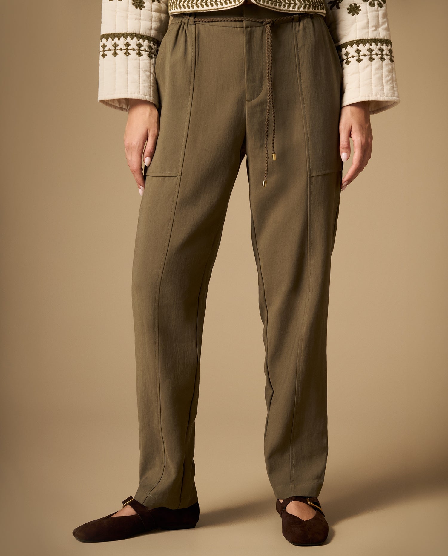 Pantalón jogger tobillero con cordón ajustable - Verde