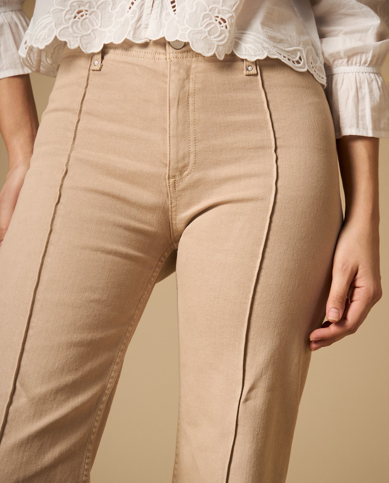 Pantalón wide leg con costuras marcadas - Beige