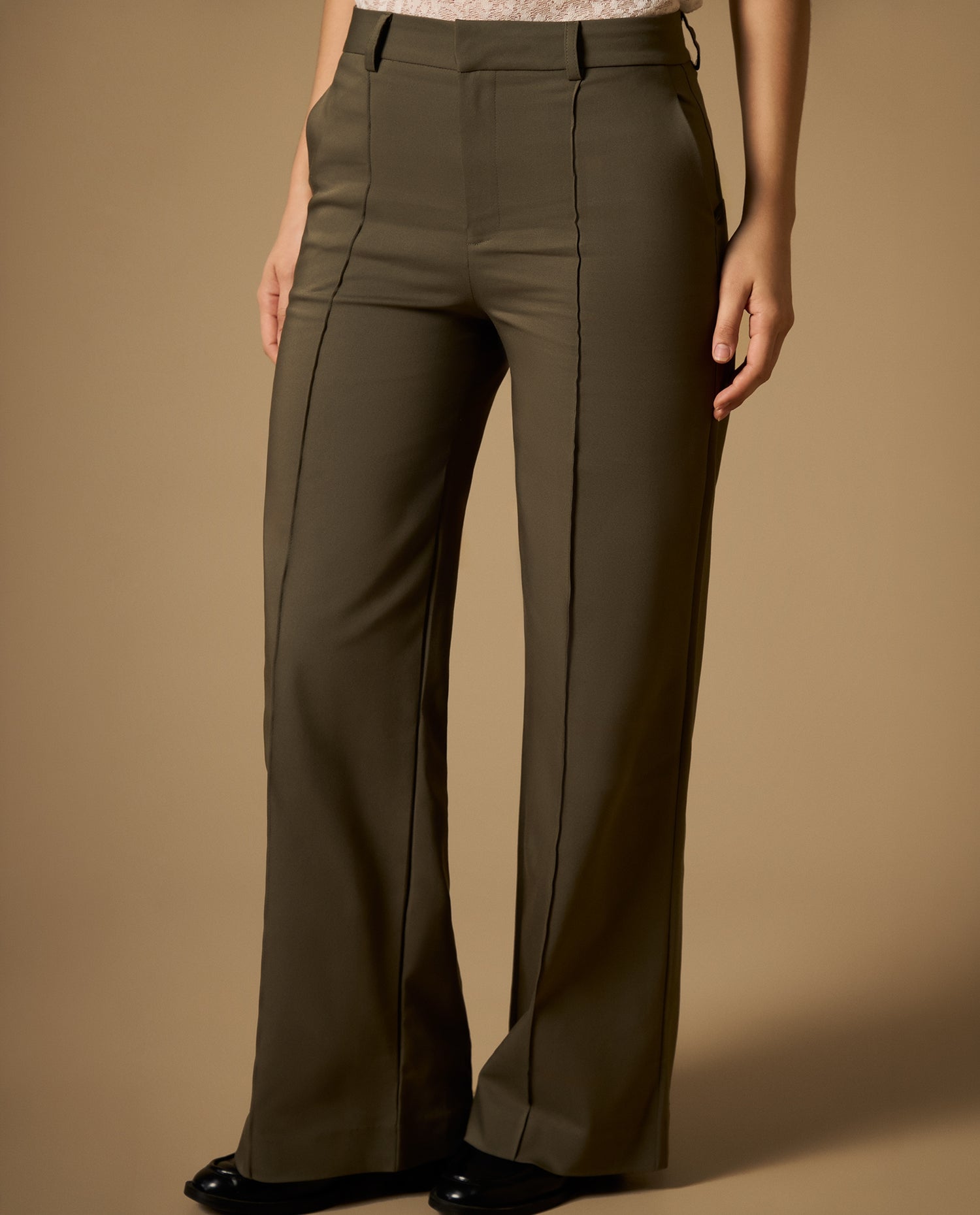 Pantalón recto con pinzas frontales - Verde