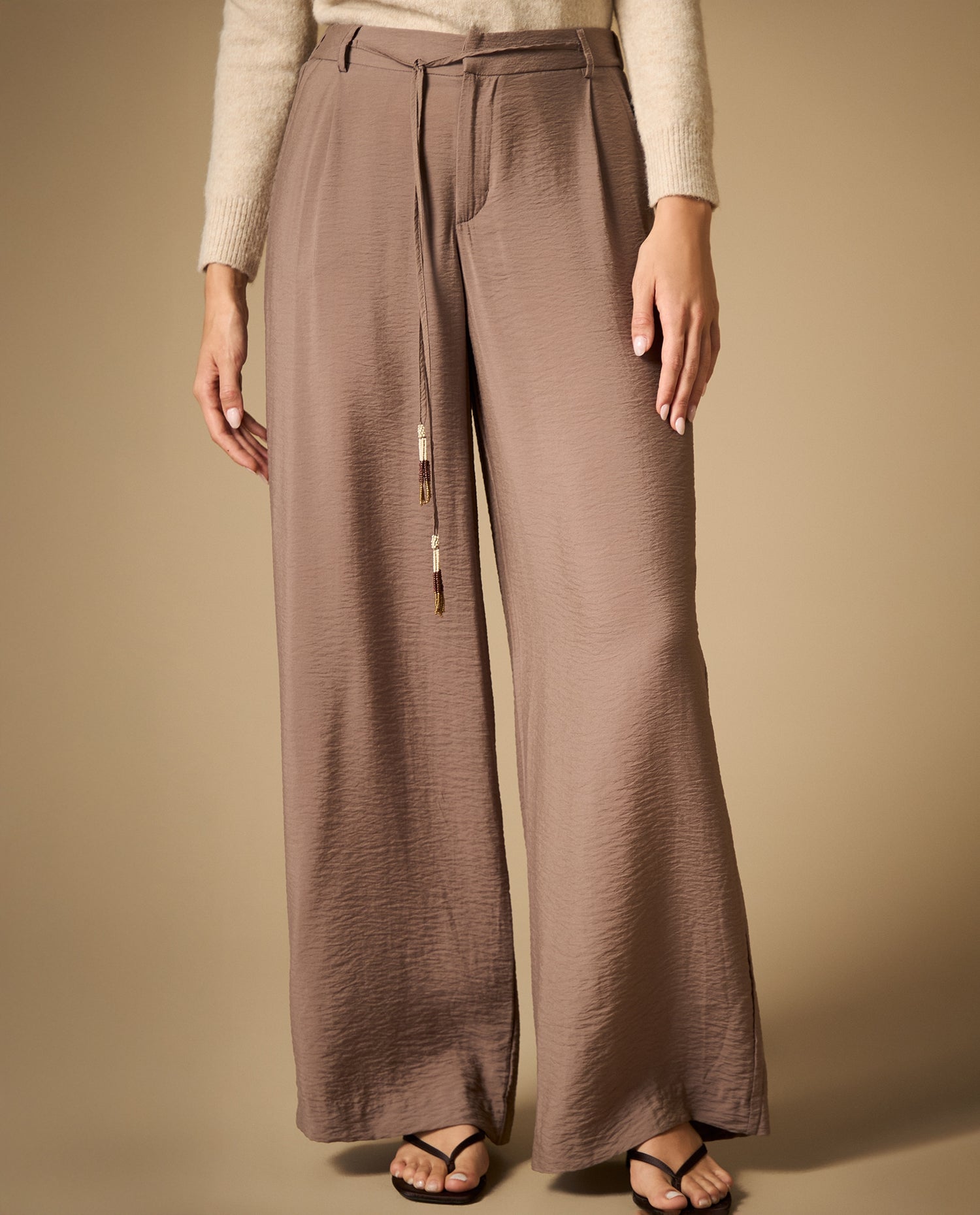 Pantalón con prenses silueta amplia tobillero - Café