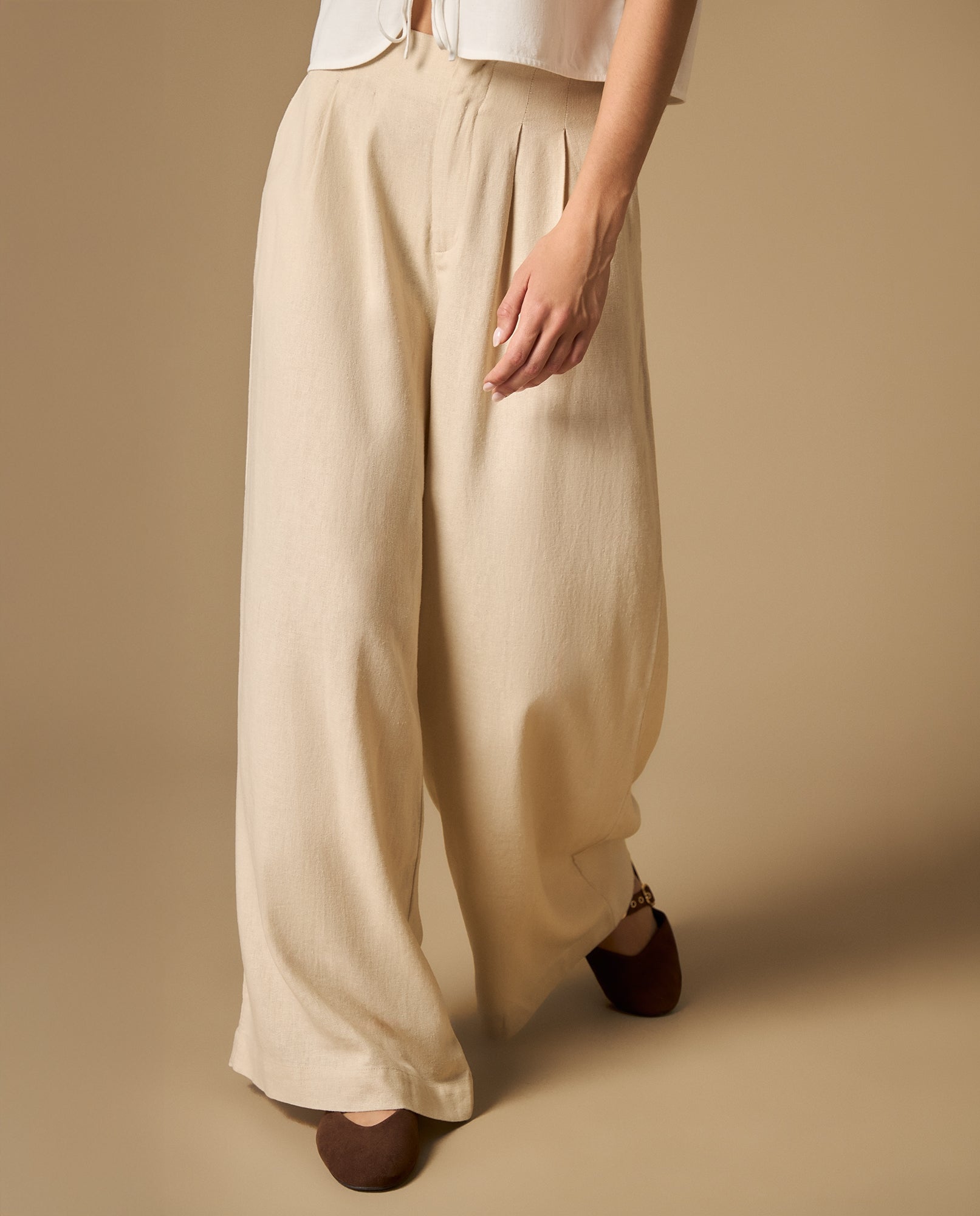 Pantalón recto con pinzas frontales - Beige 34_632H018_BEI151307_4