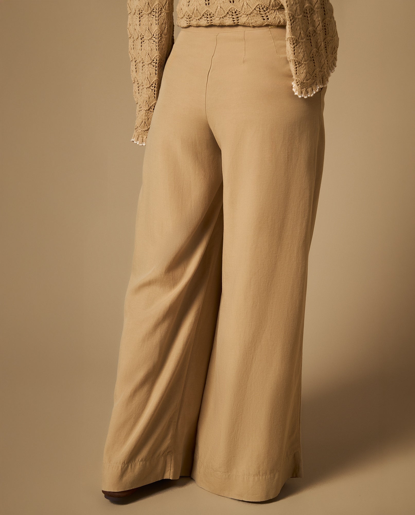 Pantalón chino con pinzas tiro alto pierna amplia - Beige 34_632H020_BEI161315_5