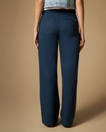 Pantalón chino tobillero con pinzas frontales - Azul