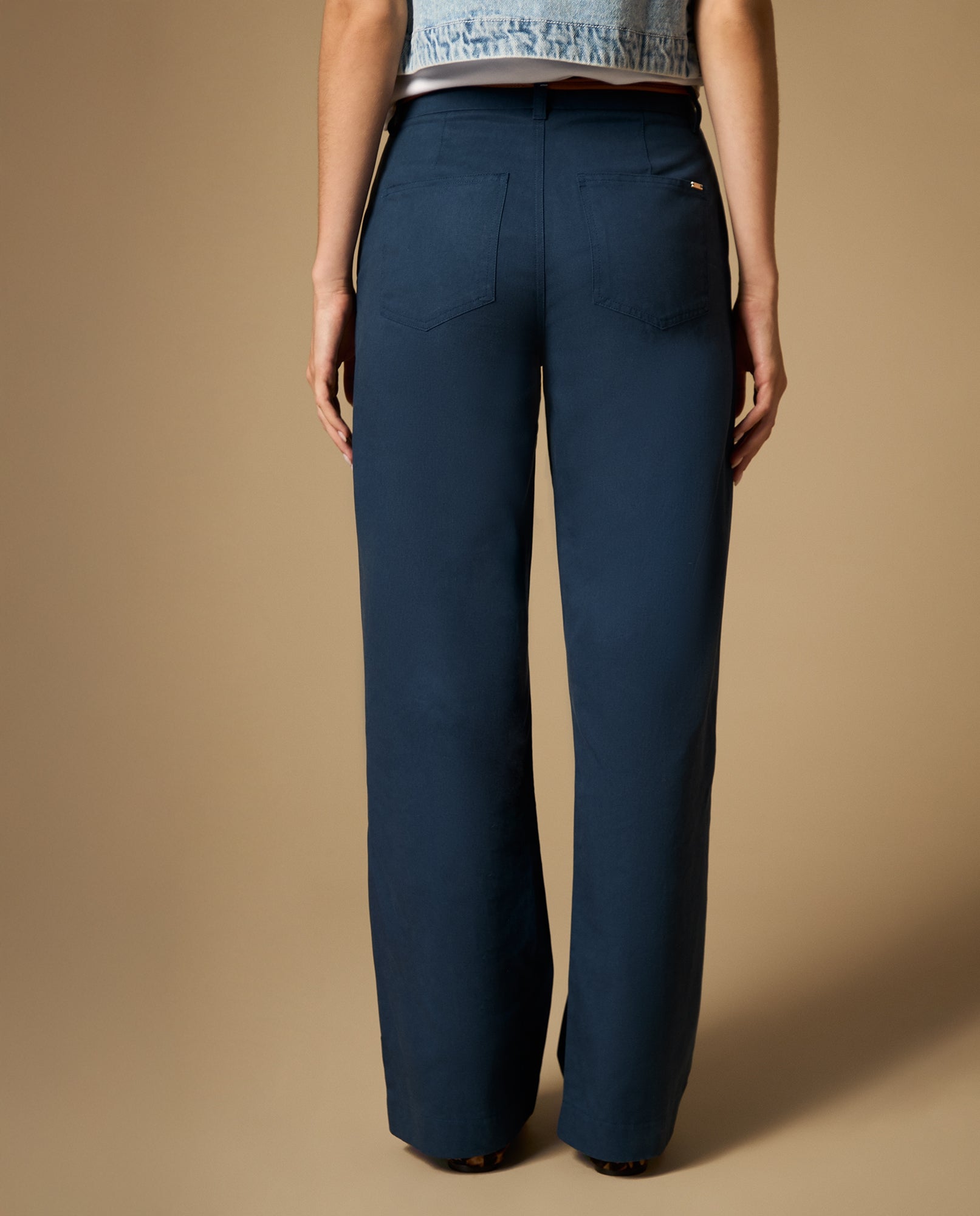 Pantalón chino tobillero con pinzas frontales - Azul 34_632H050_AZU194129_5