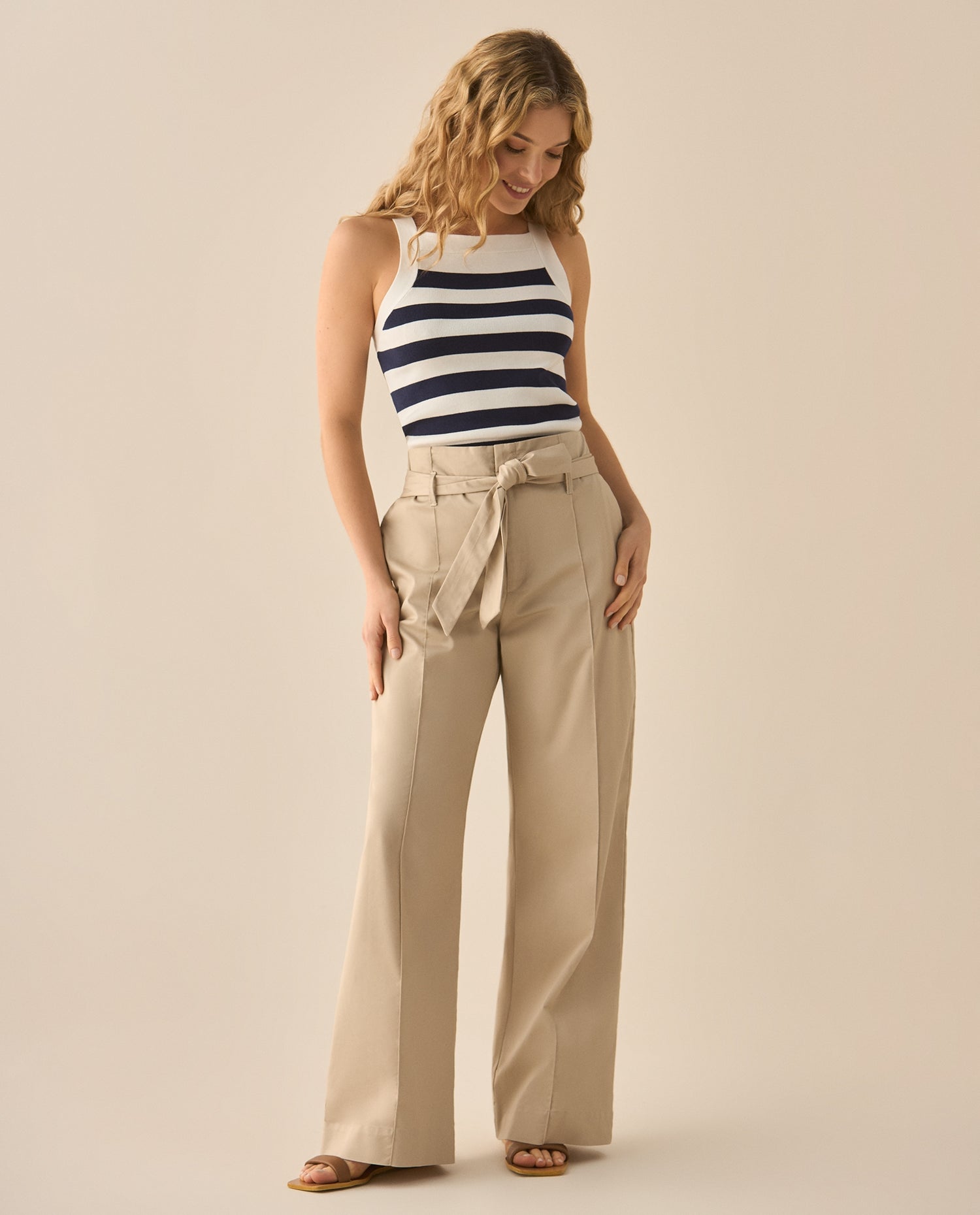 Pantalón recto con cinturon a juego para mujer  - Crudo