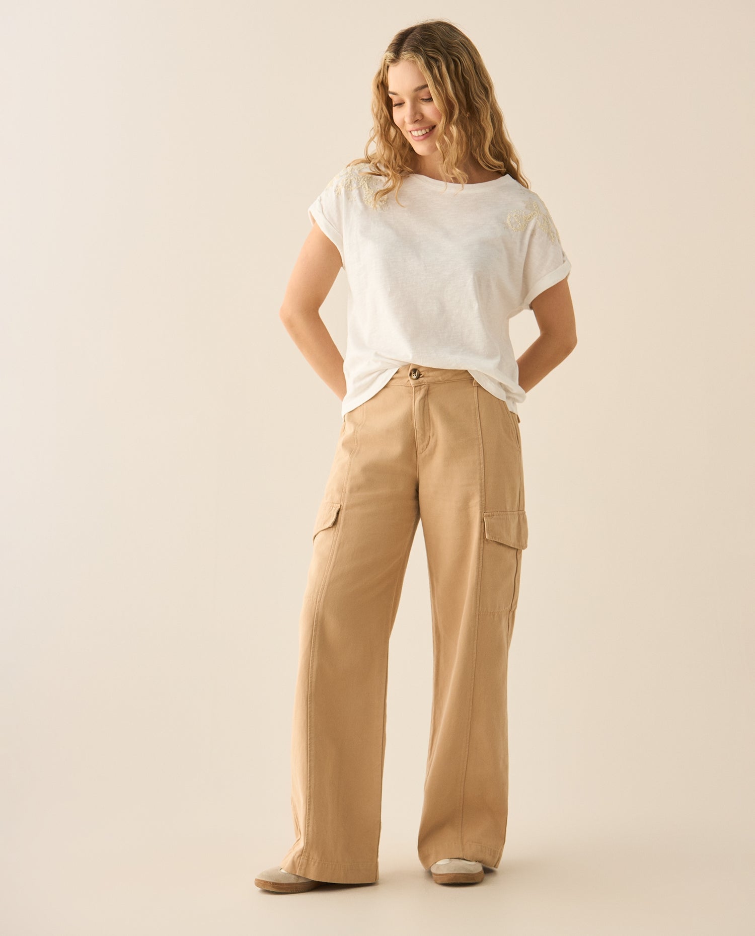 Pantalón tipo cargo para mujer - Beige