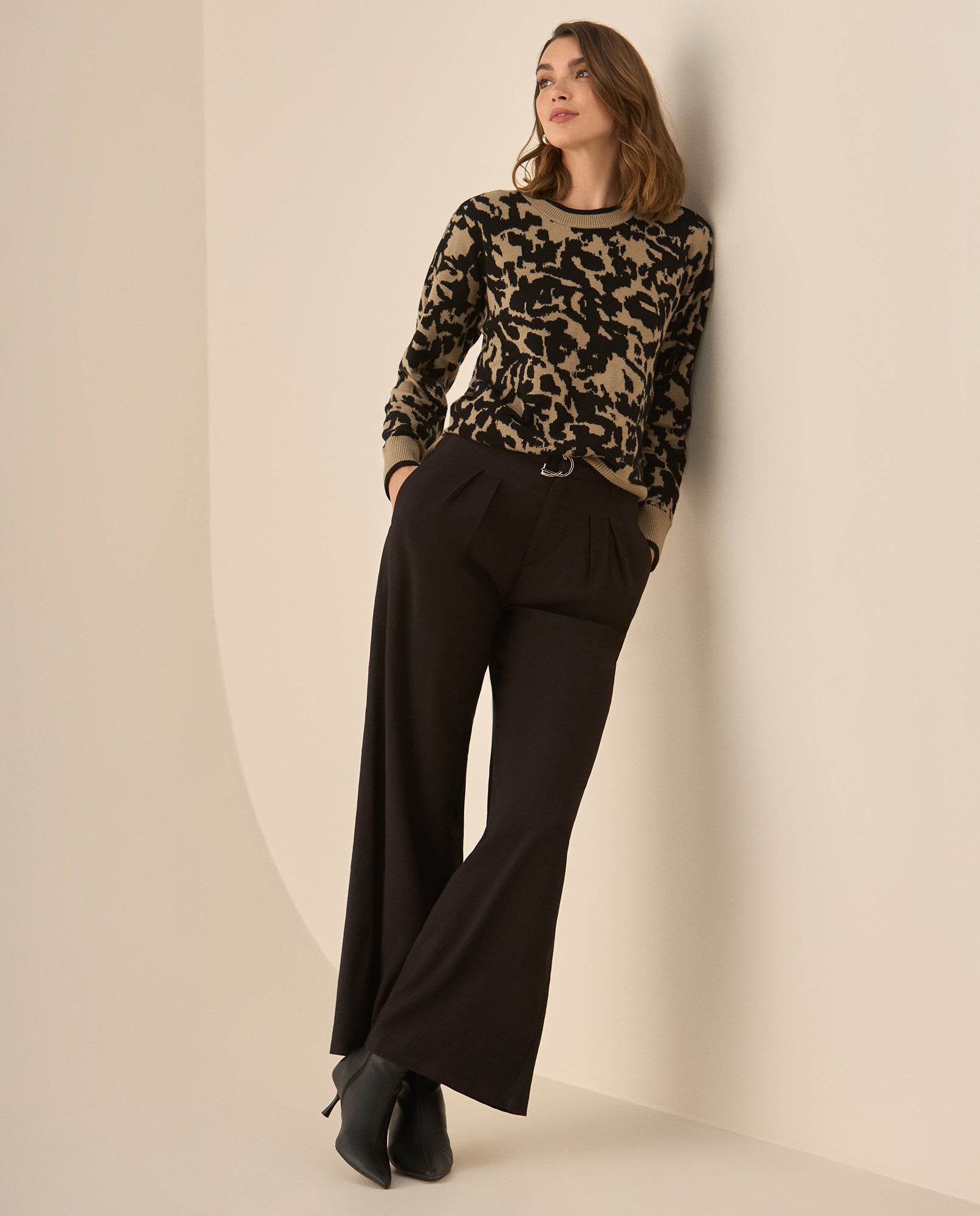Pantalón bota recta con cortes decorativos para mujer - Negro 34_633G041_NEG190303_0