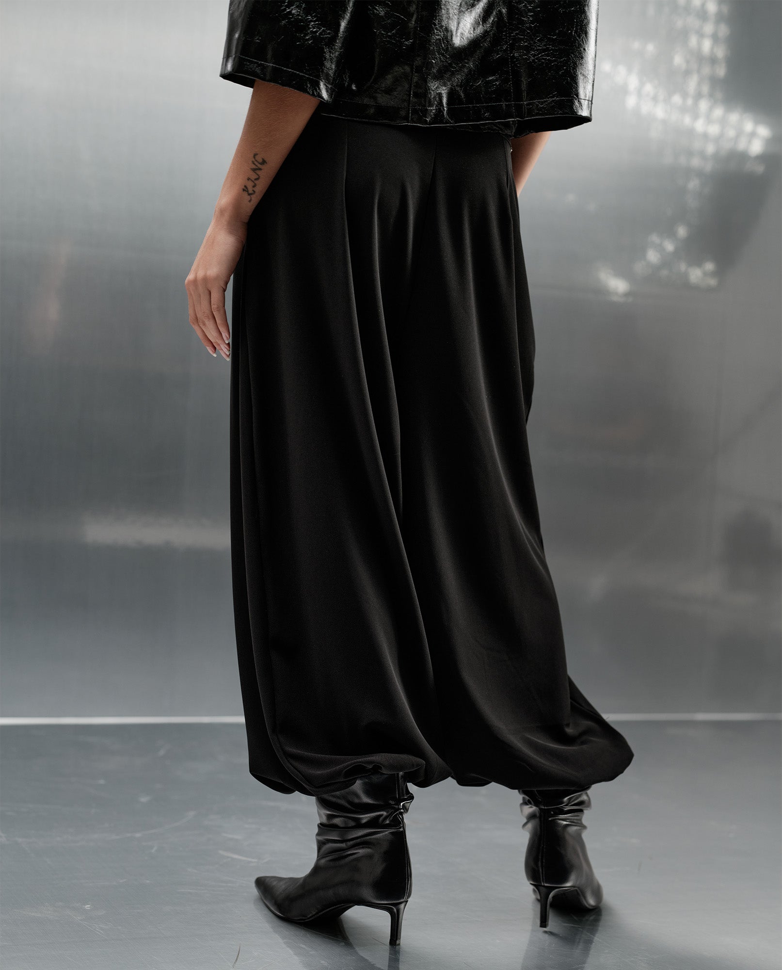 Pantalón Relaxed Tobillero - Negro 34_633H039_NEG190303_3