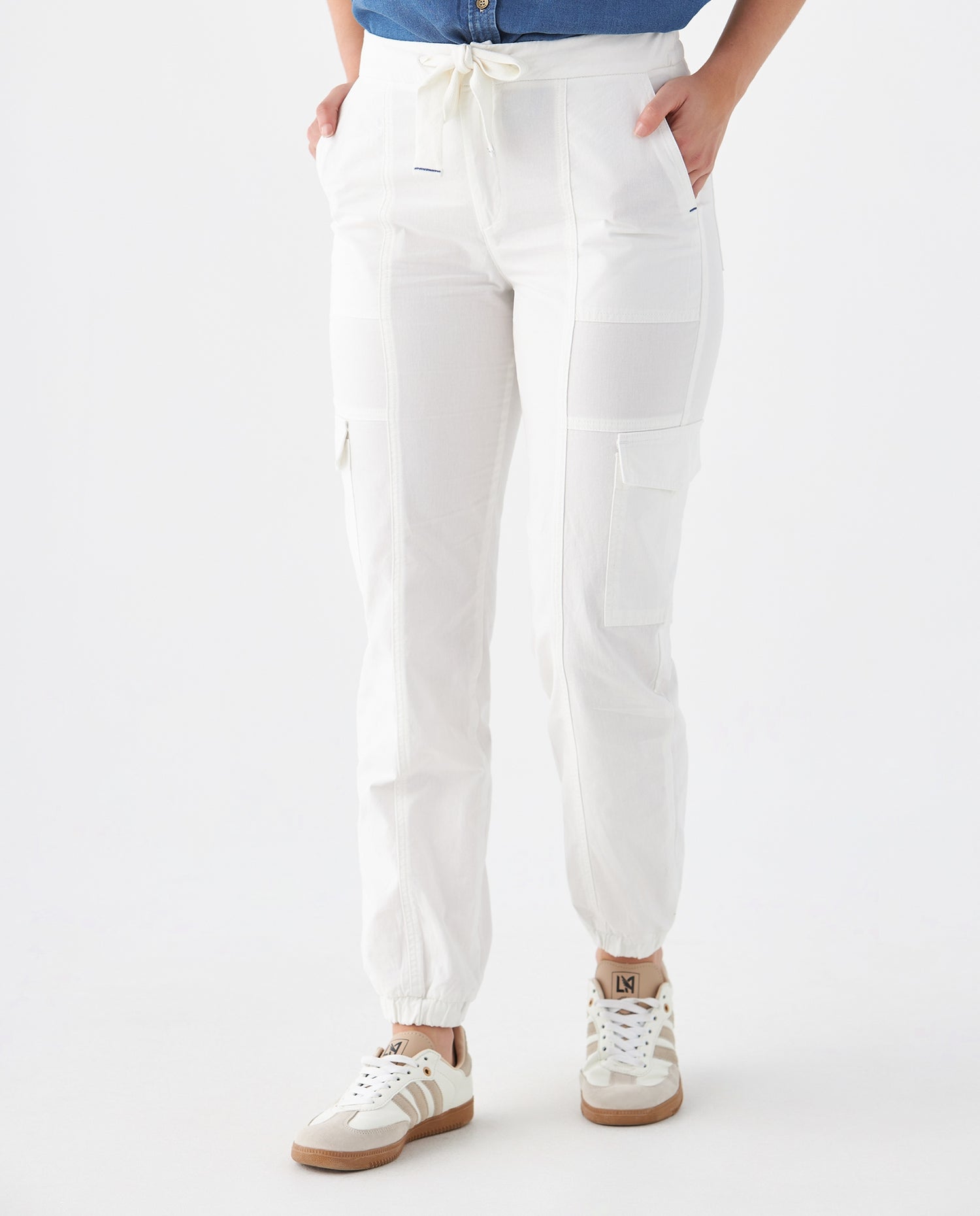 Pantalón con bolsillos cargo para mujer - Crudo