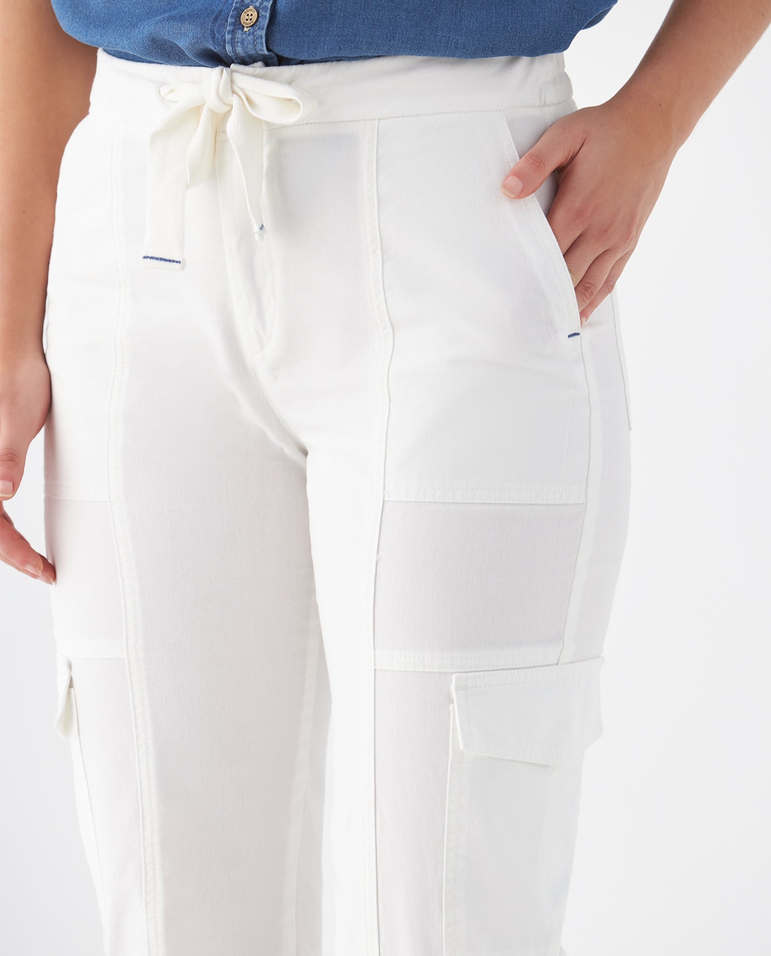 Pantalón con bolsillos cargo para mujer - Crudo