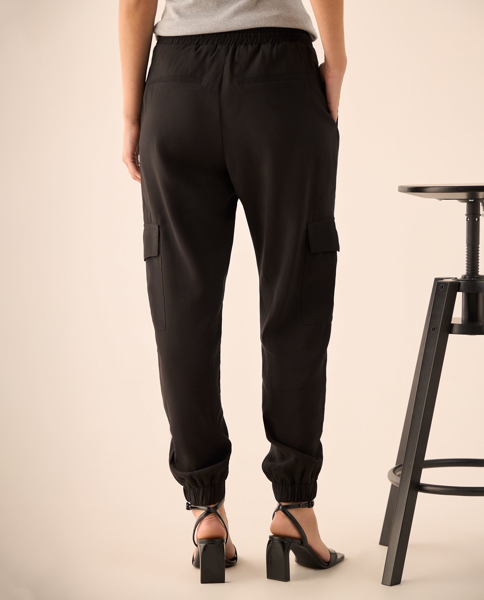 Pantalón Cargo con Cintura Elástica - Negro 34_639G008_NEG190303_5