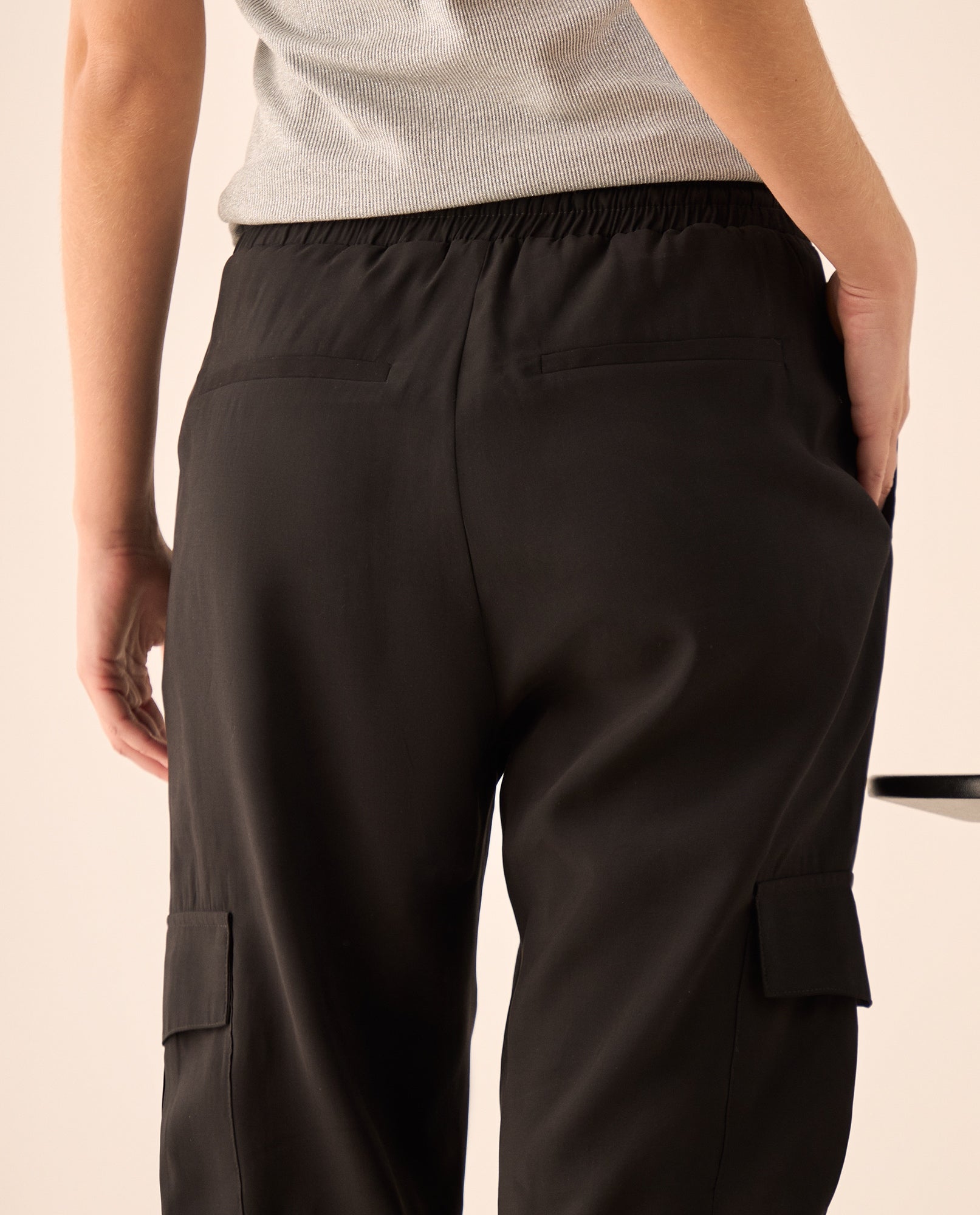 Pantalón Cargo con Cintura Elástica - Negro 34_639G008_NEG190303_6
