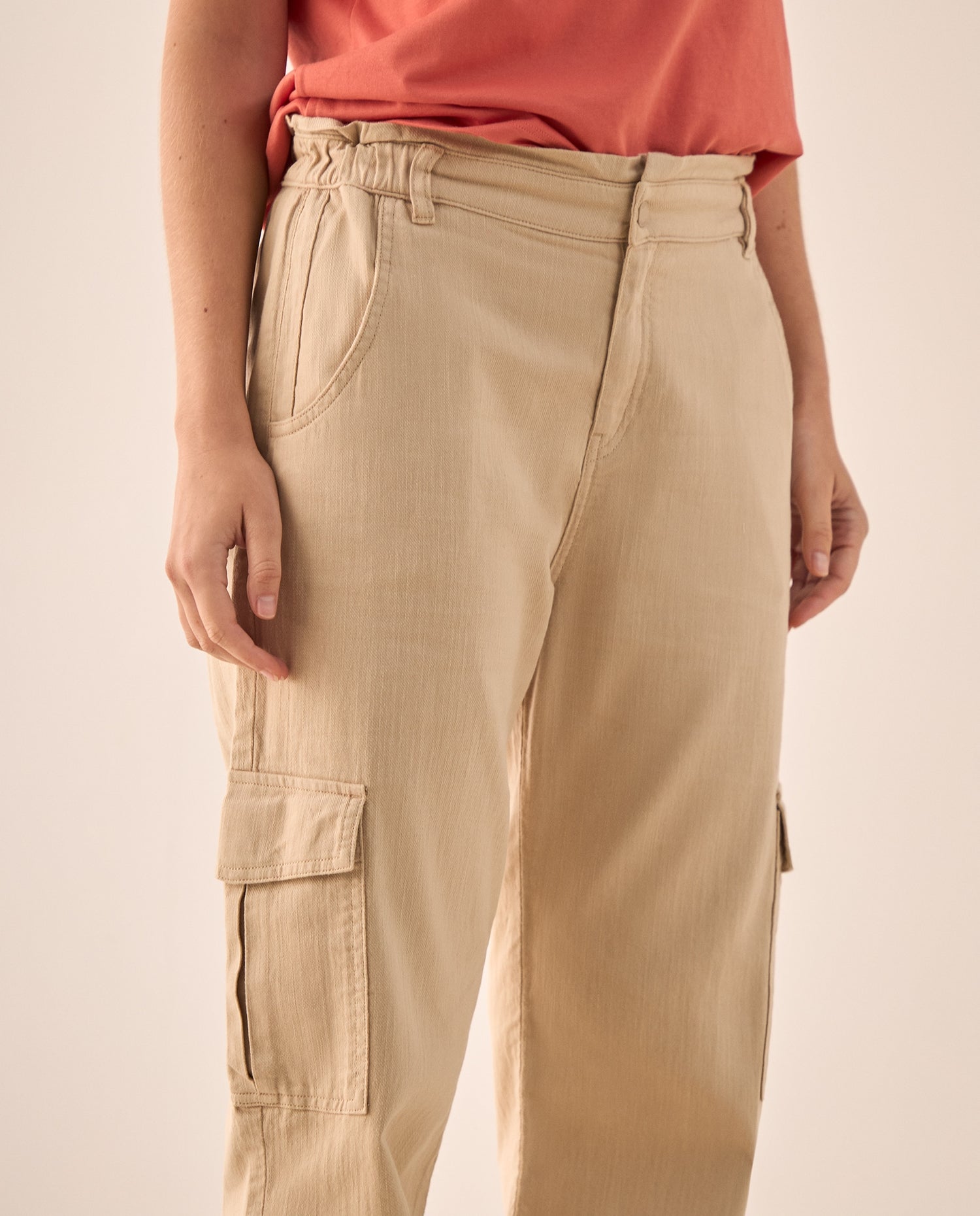 Pantalón Cargo Beige con Cintura Elástica - Beige