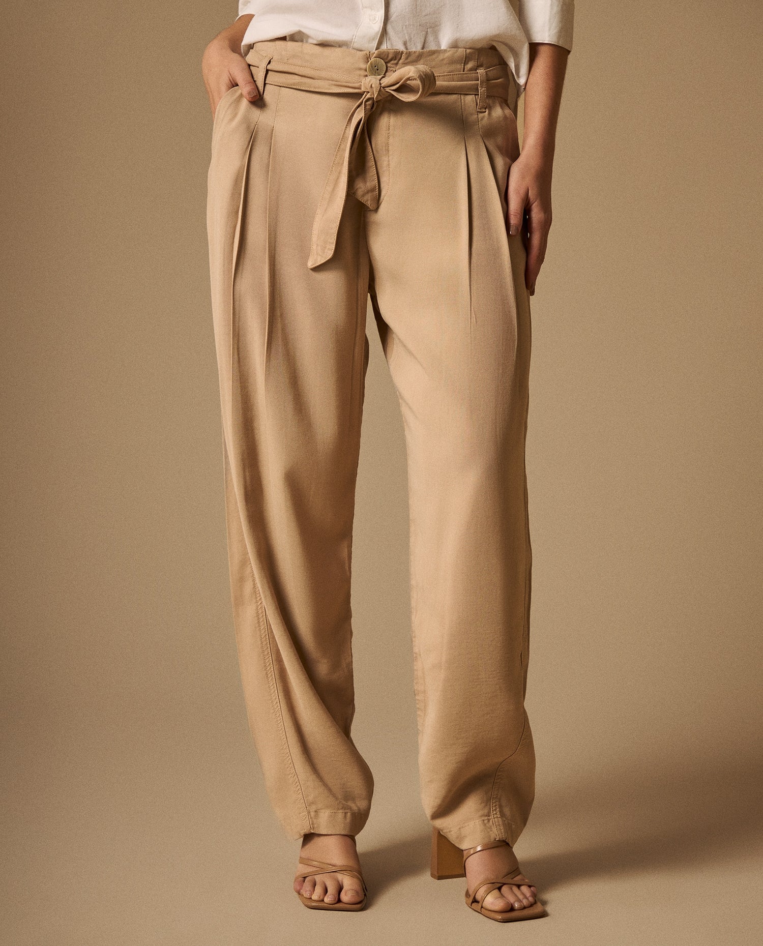 Pantalón Beige Tiro Alto con Cinturón - Beige