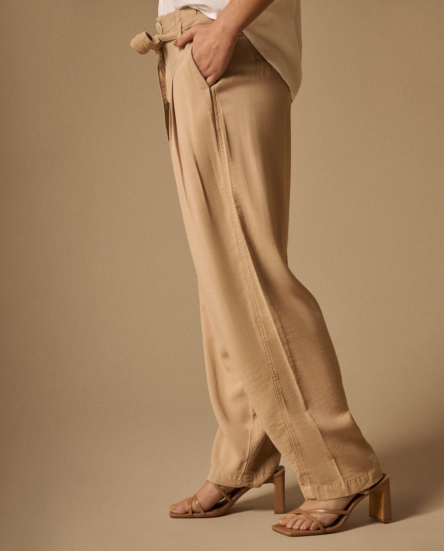 Pantalón Beige Tiro Alto con Cinturón - Beige
