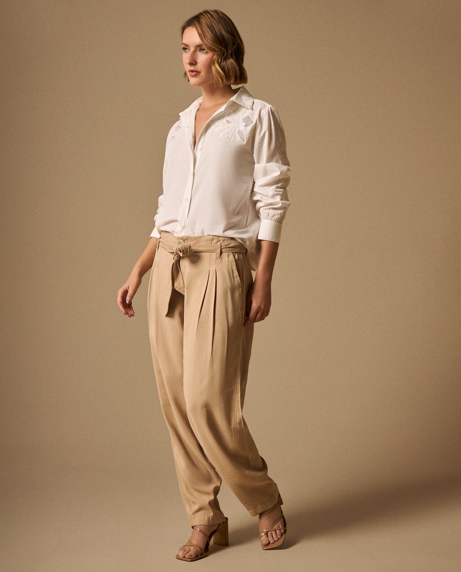 Pantalón Beige Tiro Alto con Cinturón - Beige