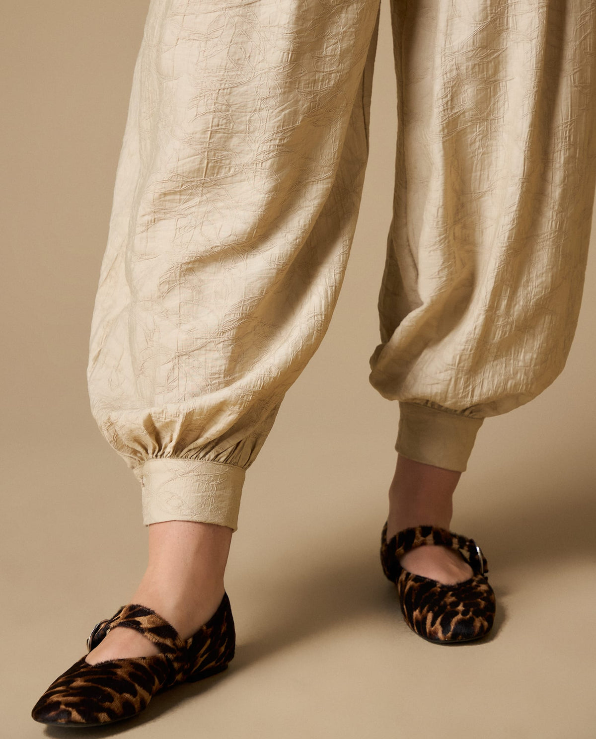 Pantalón Barrel Textura Monocromático - Beige 34_639H060_BEI131105_4