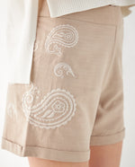 Bermuda con bordado de arabescos para mujer - Beige
