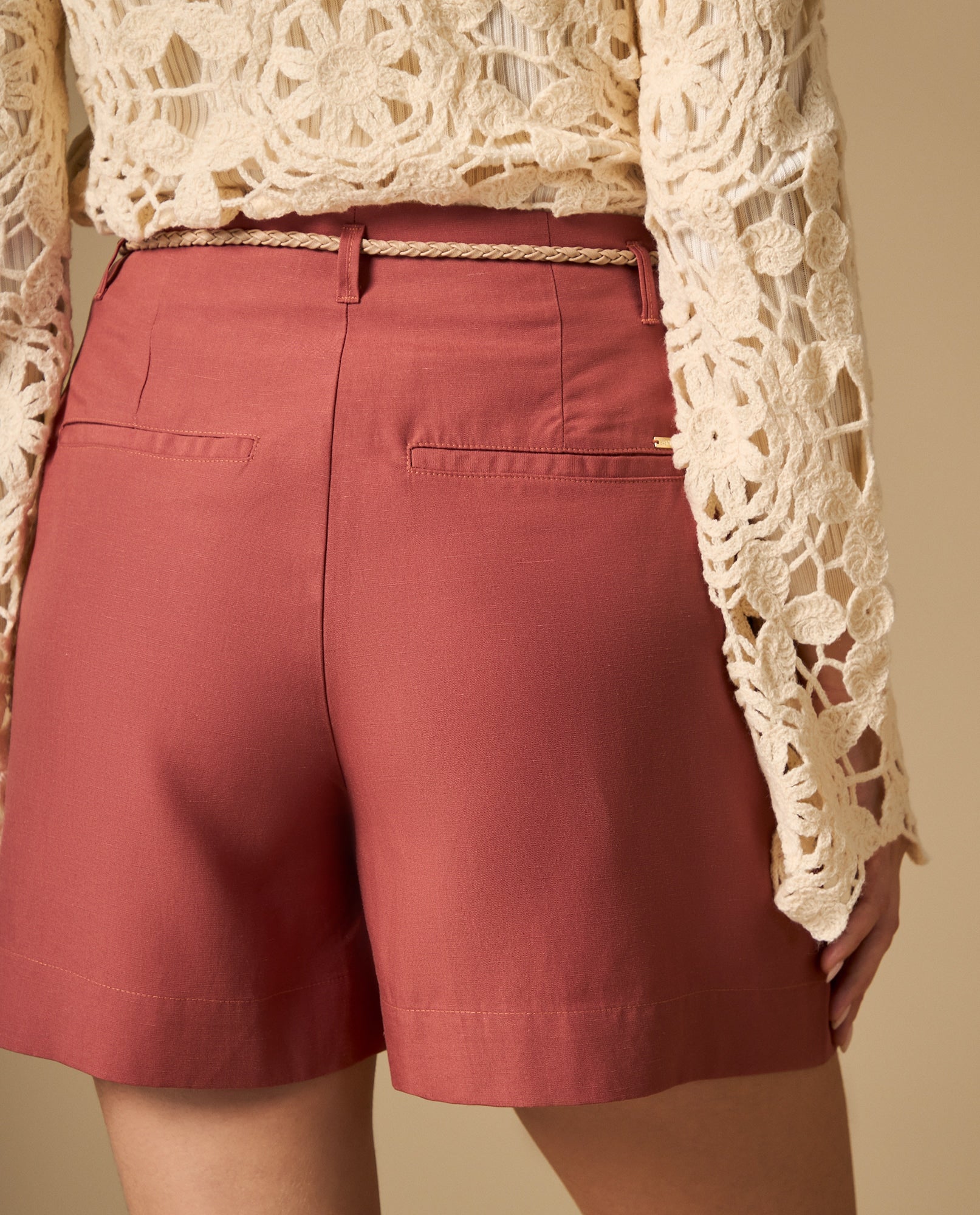 Bermuda tipo chino con cinturón trenzado - Rojo 34_652H007_ROJ181438_5